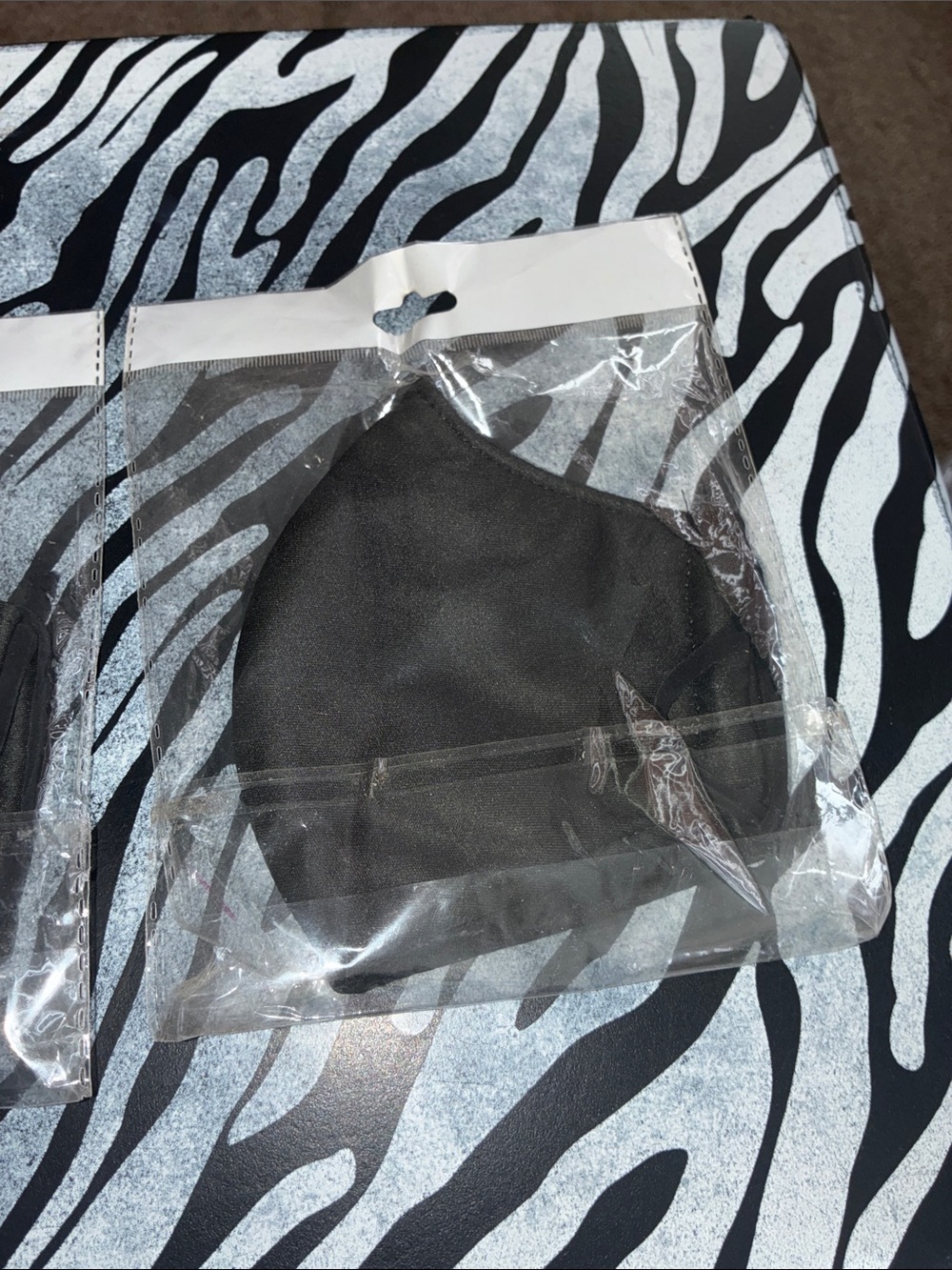 2 Women Face Masks - Picture 6 of 7